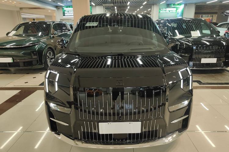 Used Zeekr 009 2024 7-Seater Aisle Version 108 kWh Exterior 1