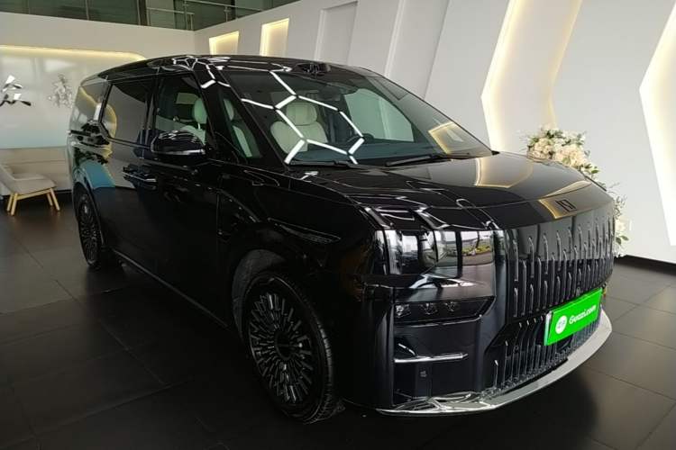 Used Zeekr 009 2024 Six-Seat Executive Version 4WD 108 kWh Exterior 1