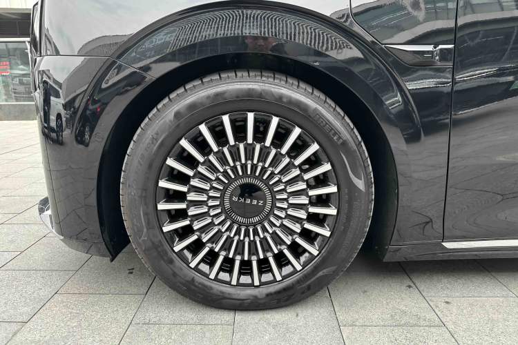 Used Zeekr 009 2024 7-Seater Walk-Through Version Four-Wheel Drive 108 kWh Exterior 1