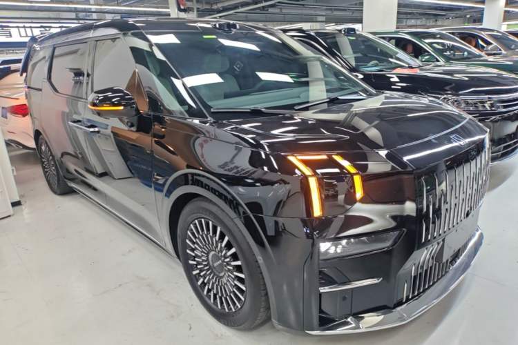 Used Zeekr 009 2024 7-Seater Aisle Version 108 kWh Exterior 1