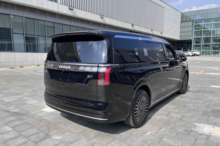 Used Zeekr 009 2024 7-Seater Aisle Version 108 kWh Exterior 11