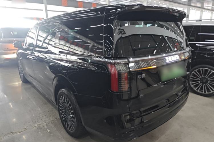 Used Zeekr 009 2024 Six-Seat Executive Version 4WD 108 kWh Exterior 2