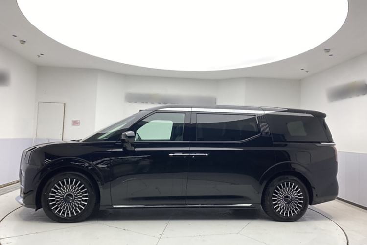 Used Zeekr 009 2024 7-Seater Aisle Version 108 kWh Exterior 2
