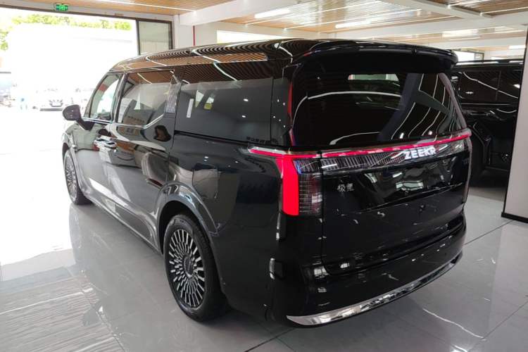 Used Zeekr 009 2024 7-Seater Walk-Through Version Four-Wheel Drive 108 kWh Exterior 2