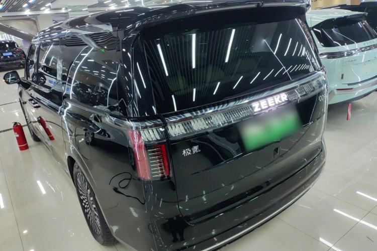 Used Zeekr 009 2024 7-Seater Aisle Version 108 kWh Exterior 2