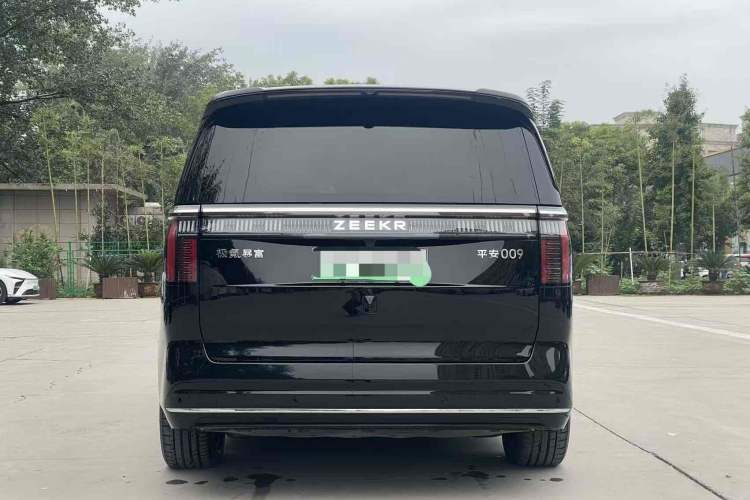 Used Zeekr 009 2024 7-Seater Aisle Version 108 kWh Exterior 2