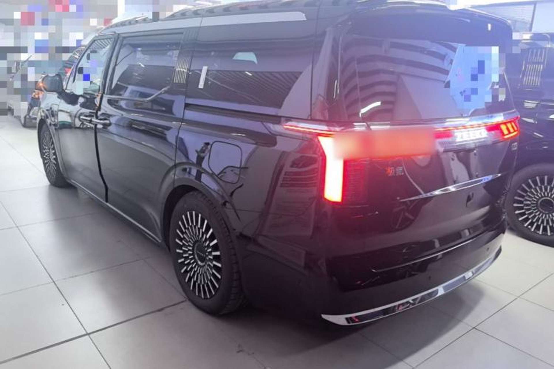 Used Zeekr 009 2024 7-Seater Walk-Through Version Four-Wheel Drive 108 kWh Exterior 2