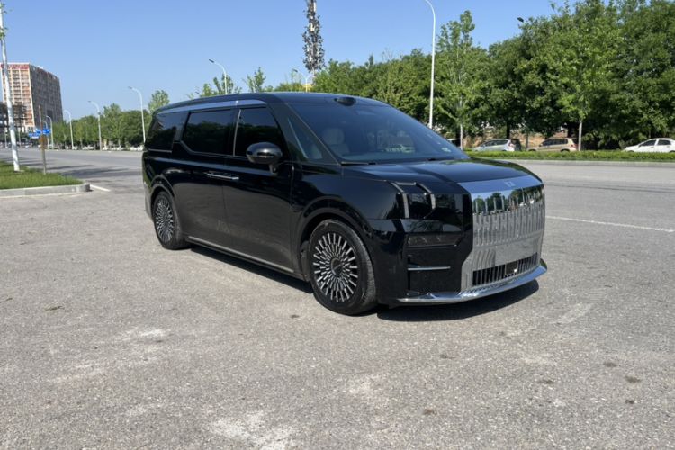 Used Zeekr 009 2024 7-Seater Aisle Version 108 kWh Exterior 2