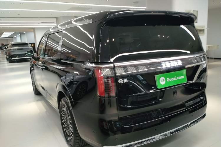 Used Zeekr 009 2024 Six-Seat Executive Version 4WD 108 kWh Exterior 2