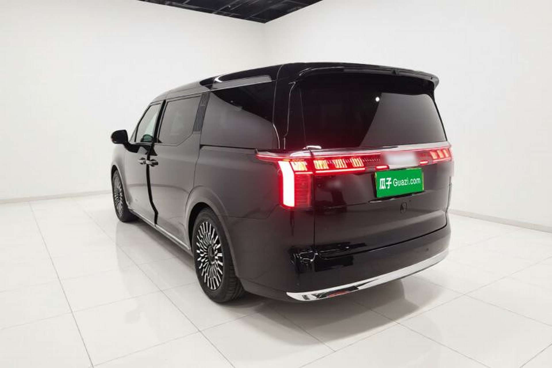 Used Zeekr 009 2024 7-Seater Walk-Through Version Four-Wheel Drive 108 kWh Exterior 2