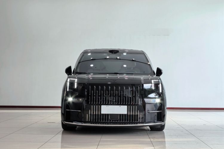 Used Zeekr 009 2024 Six-Seat Executive Version 4WD 108 kWh Exterior 2