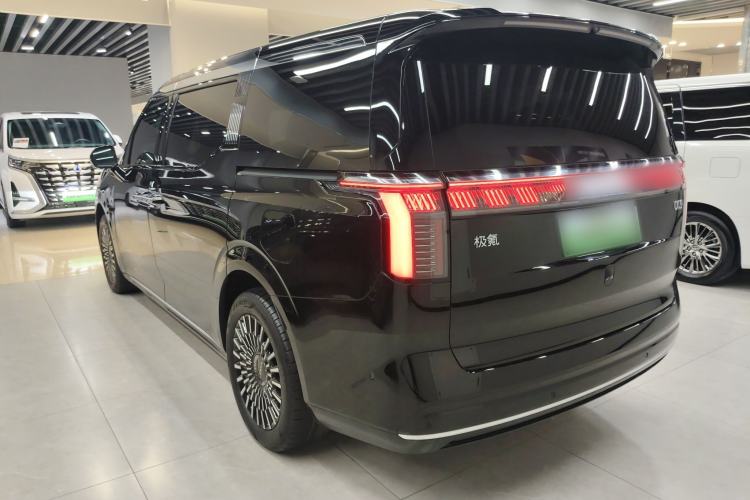 Used Zeekr 009 2024 Six-Seat Executive Version 4WD 108 kWh Exterior 2