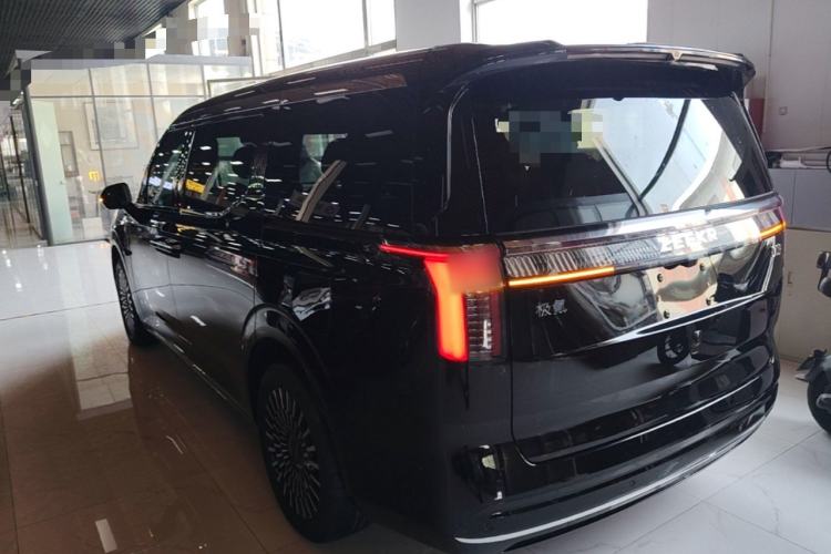 Used Zeekr 009 2024 7-Seater Walk-Through Version Four-Wheel Drive 108 kWh Exterior 2