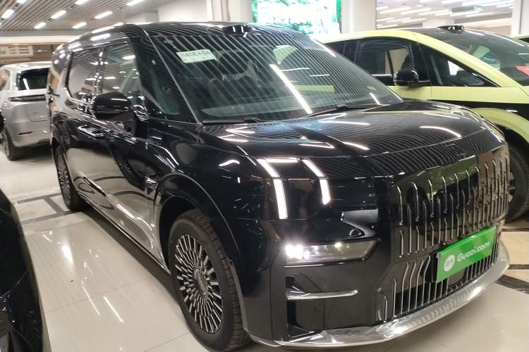 Used Zeekr 009 2024 7-Seater Aisle Version 108 kWh Exterior 2