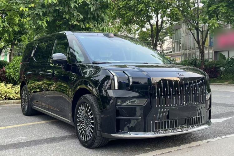 Used Zeekr 009 2024 7-Seater Walk-Through Version Four-Wheel Drive 108 kWh Exterior 2