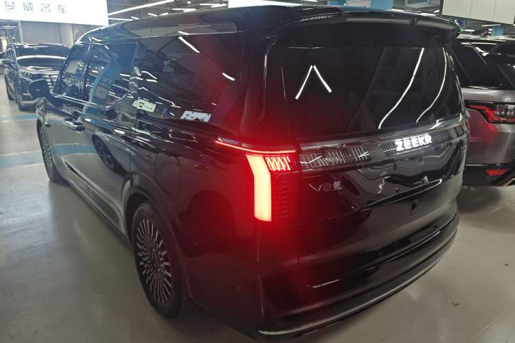Used Zeekr 009 2024 7-Seater Walk-Through Version Four-Wheel Drive 108 kWh Exterior 2