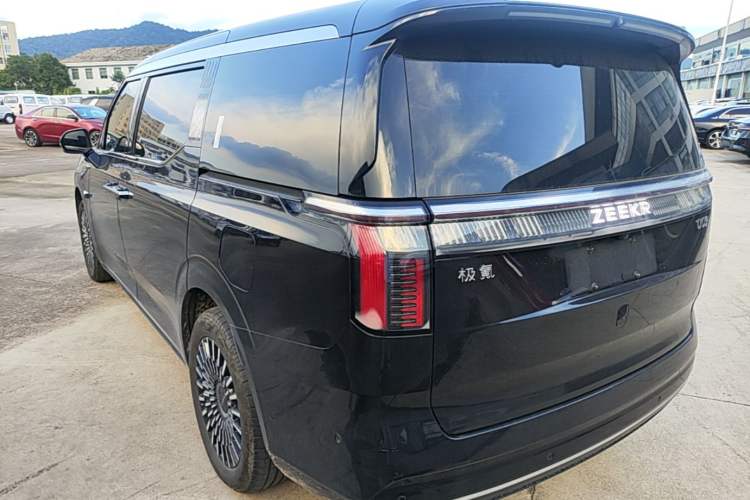 Used Zeekr 009 2024 7-Seater Aisle Version 108 kWh Exterior 2