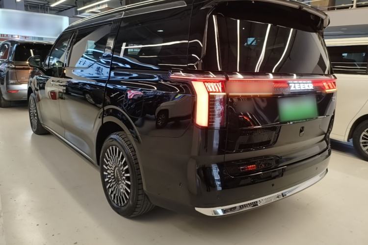 Used Zeekr 009 2024 7-Seater Walk-Through Version Four-Wheel Drive 108 kWh Exterior 2