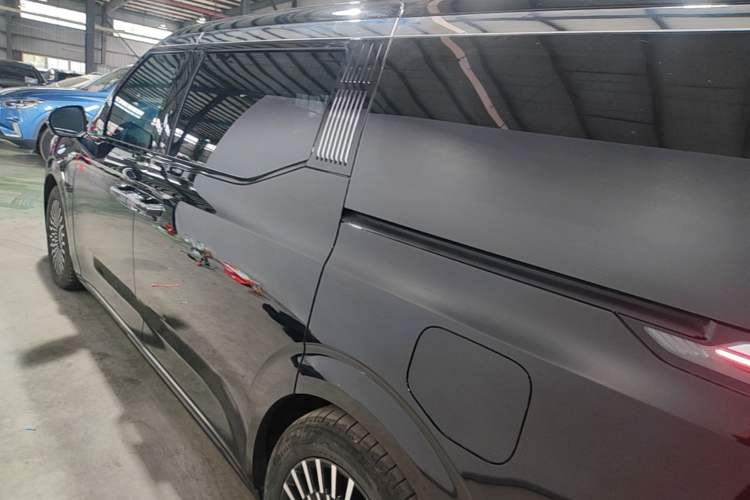 Used Zeekr 009 2024 7-Seater Walk-Through Version Four-Wheel Drive 108 kWh Exterior 2