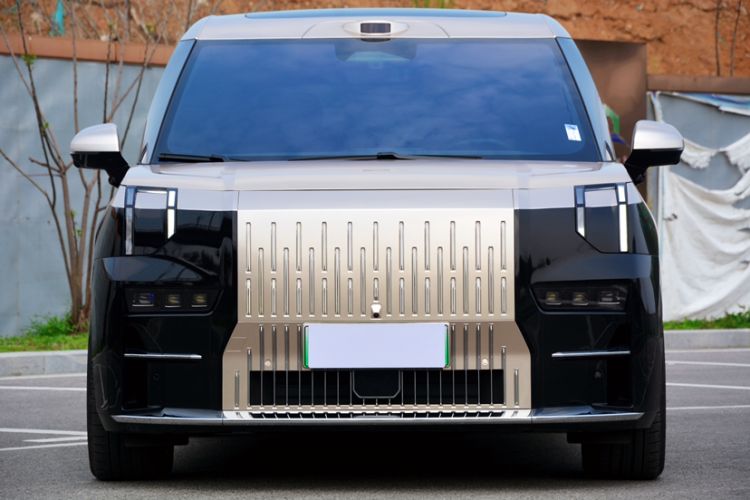 Used Zeekr 009 2024 7-Seater Walk-Through Version Four-Wheel Drive 108 kWh Exterior 2