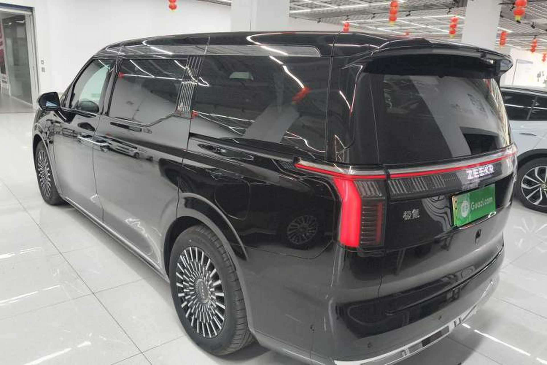 Used Zeekr 009 2024 7-Seater Walk-Through Version Four-Wheel Drive 108 kWh Exterior 2