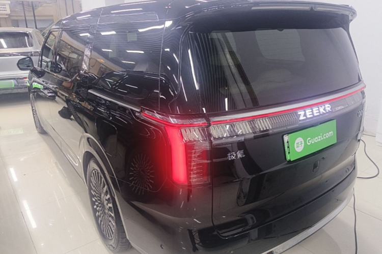 Used Zeekr 009 2024 Six-Seat Executive Version 4WD 108 kWh Exterior 2
