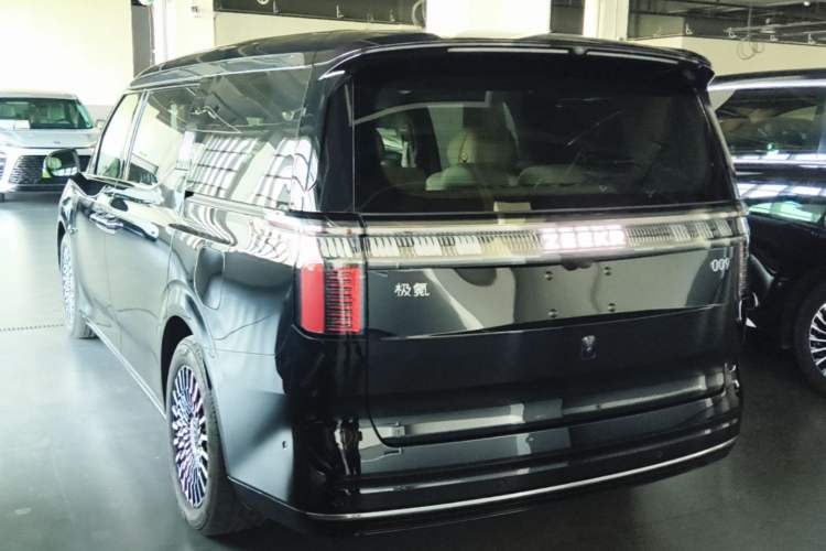 Used Zeekr 009 2024 7-Seater Walk-Through Version Four-Wheel Drive 108 kWh Exterior 2