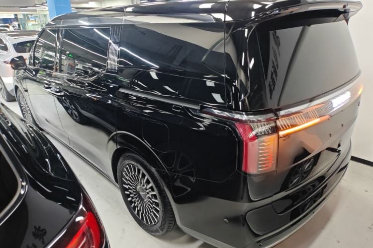 Used Zeekr 009 2024 7-Seater Aisle Version 108 kWh Exterior 2