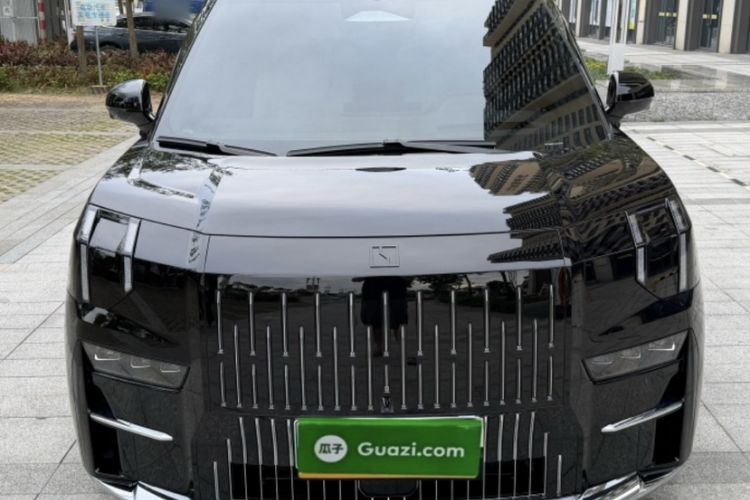 Used Zeekr 009 2024 7-Seater Aisle Version 108 kWh Exterior 2