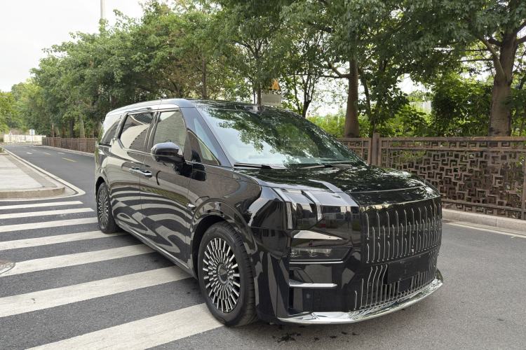 Used Zeekr 009 2024 7-Seater Walk-Through Version Four-Wheel Drive 108 kWh Exterior 2