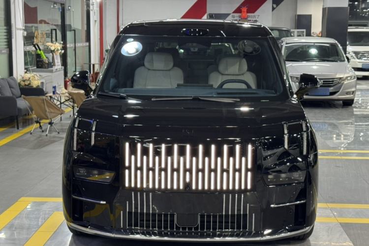 Used Zeekr 009 2024 7-Seater Aisle Version 108 kWh Exterior 3