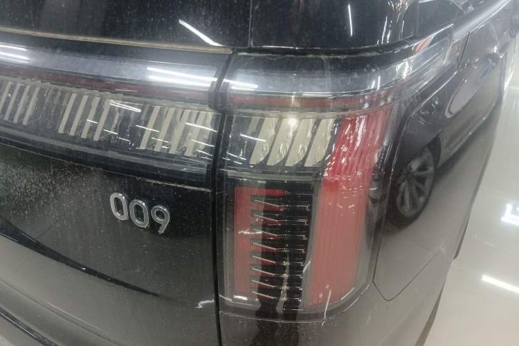 Used Zeekr 009 2024 7-Seater Walk-Through Version Four-Wheel Drive 108 kWh Exterior 3