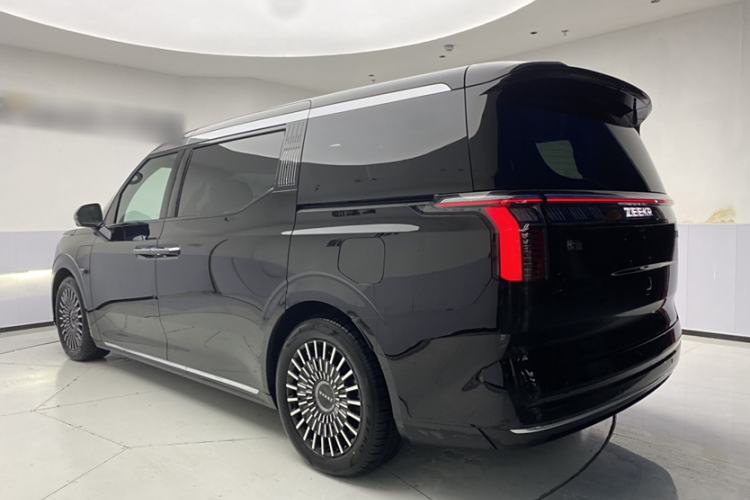 Used Zeekr 009 2024 7-Seater Aisle Version 108 kWh Exterior 3