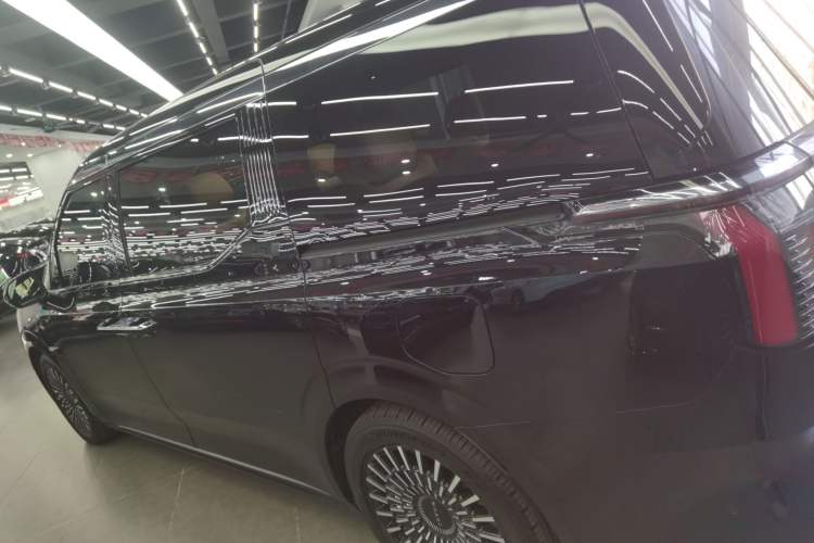 Used Zeekr 009 2024 Six-Seat Executive Version 4WD 108 kWh Exterior 3