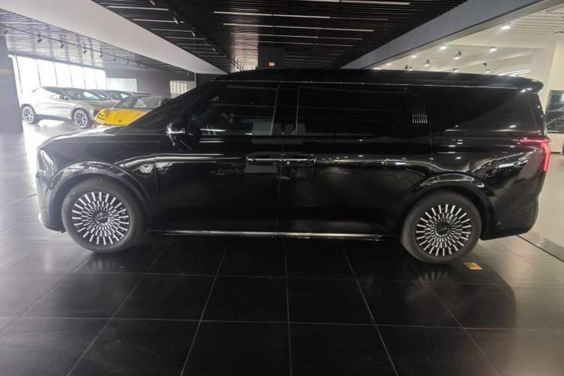 Used Zeekr 009 2024 7-Seater Walk-Through Version Four-Wheel Drive 108 kWh Exterior 3