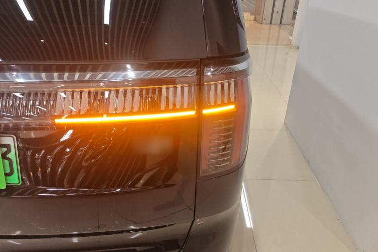 Used Zeekr 009 2024 7-Seater Walk-Through Version Four-Wheel Drive 108 kWh Exterior 3