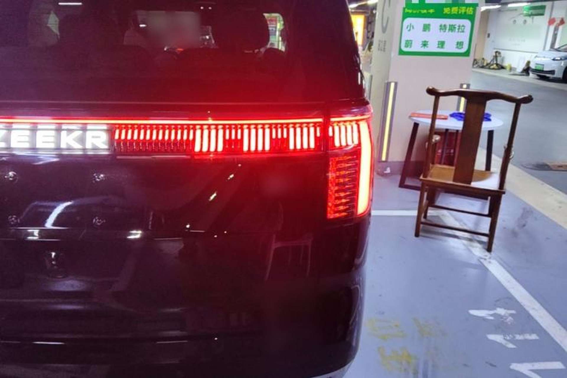 Used Zeekr 009 2024 7-Seater Aisle Version 108 kWh Exterior 3