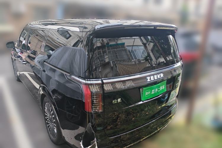 Used Zeekr 009 2024 Six-Seat Executive Version 4WD 108 kWh Exterior 3