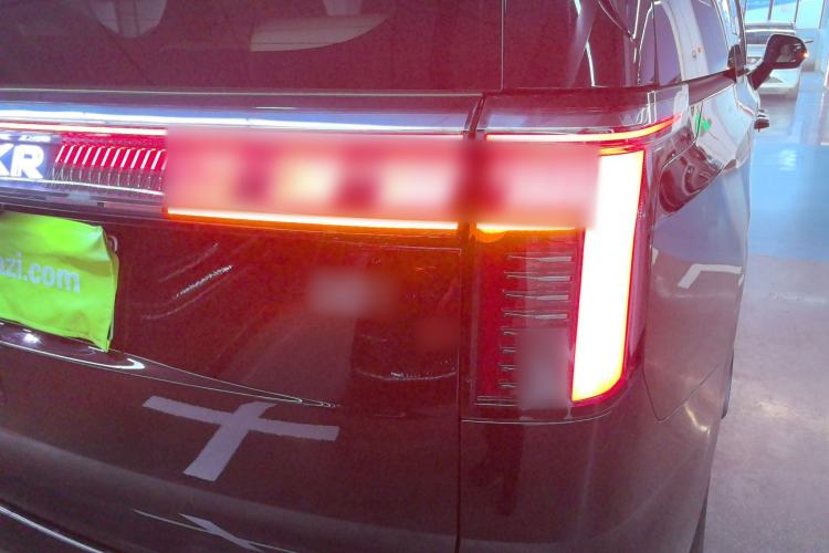 Used Zeekr 009 2024 7-Seater Walk-Through Version Four-Wheel Drive 108 kWh Exterior 3