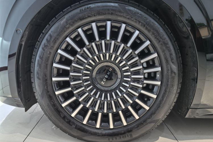 Used Zeekr 009 2024 Six-Seat Executive Version 4WD 108 kWh Exterior 3