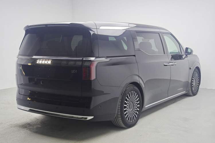 Used Zeekr 009 2024 Six-Seat Executive Version 4WD 108 kWh Exterior 3