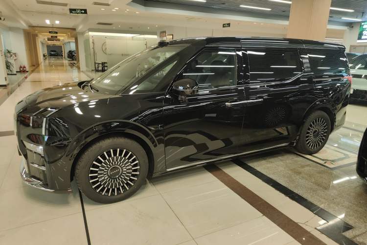 Used Zeekr 009 2024 7-Seater Aisle Version 108 kWh Exterior 3