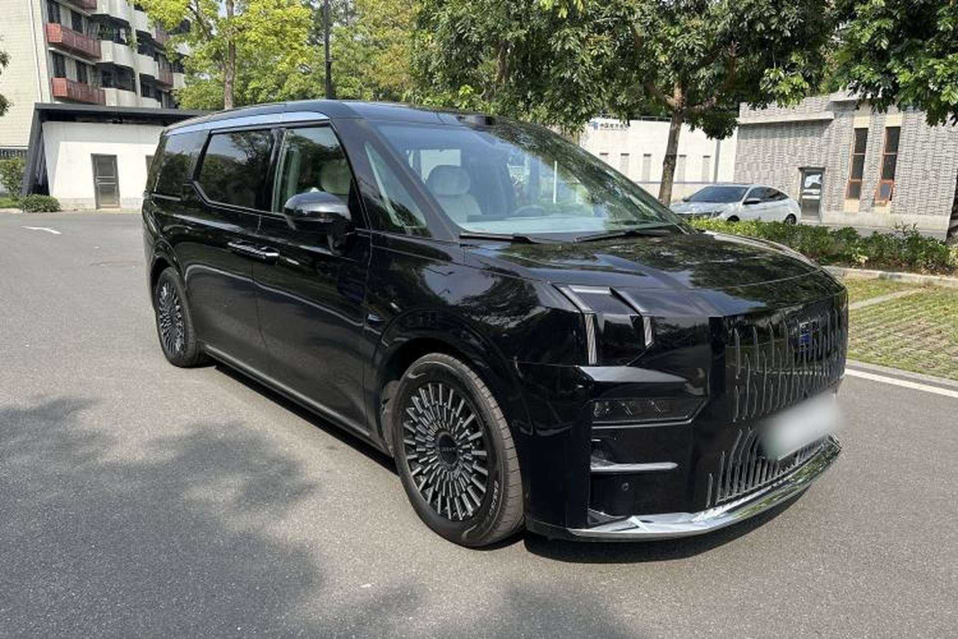 Used Zeekr 009 2024 7-Seater Walk-Through Version Four-Wheel Drive 108 kWh Exterior 3