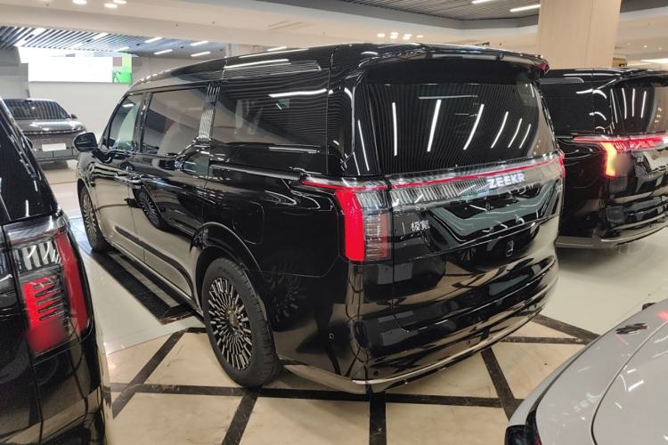 Used Zeekr 009 2024 7-Seater Aisle Version 108 kWh Exterior 3