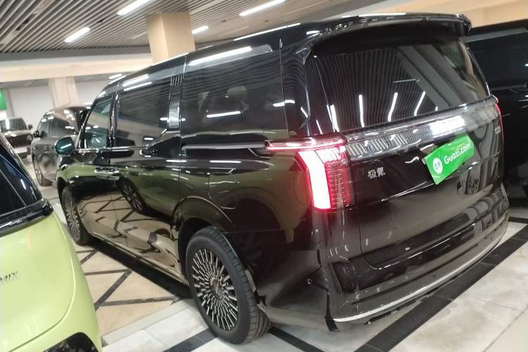 Used Zeekr 009 2024 7-Seater Aisle Version 108 kWh Exterior 3