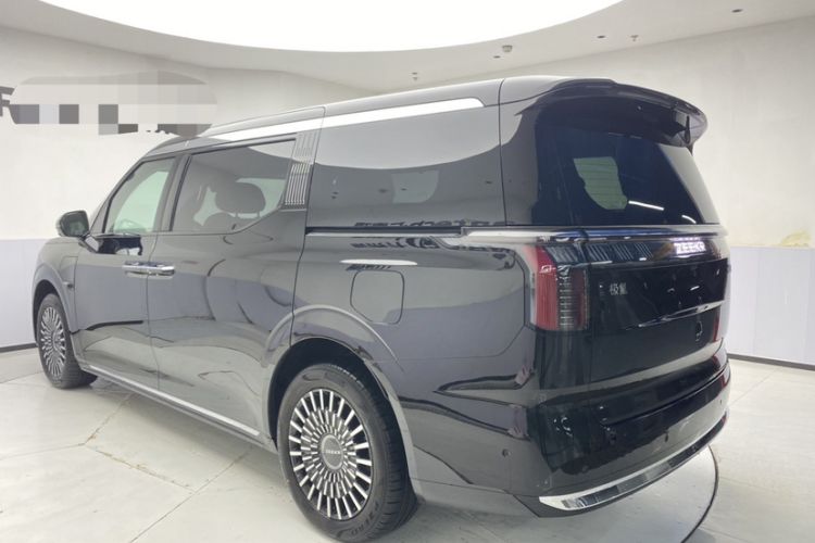 Used Zeekr 009 2024 7-Seater Aisle Version 108 kWh Exterior 3