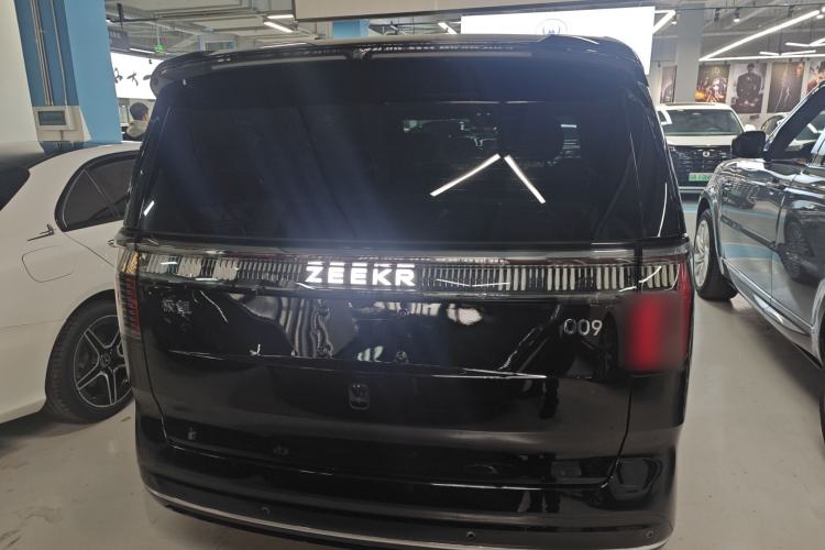 Used Zeekr 009 2024 7-Seater Walk-Through Version Four-Wheel Drive 108 kWh Exterior 3