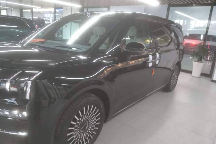 Used Zeekr 009 2024 7-Seater Aisle Version 108 kWh Exterior 3