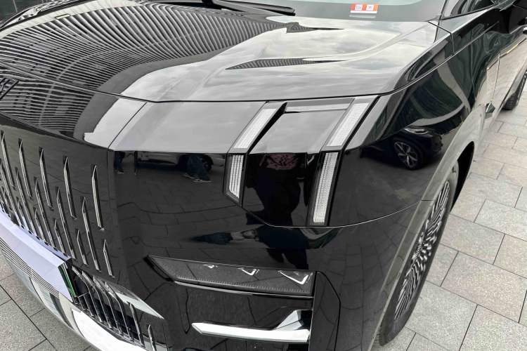 Used Zeekr 009 2024 7-Seater Walk-Through Version Four-Wheel Drive 108 kWh Exterior 3