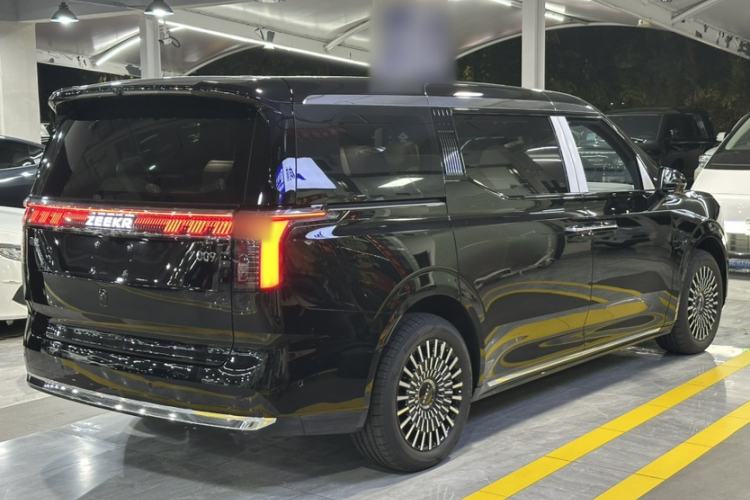 Used Zeekr 009 2024 7-Seater Aisle Version 108 kWh Exterior 4